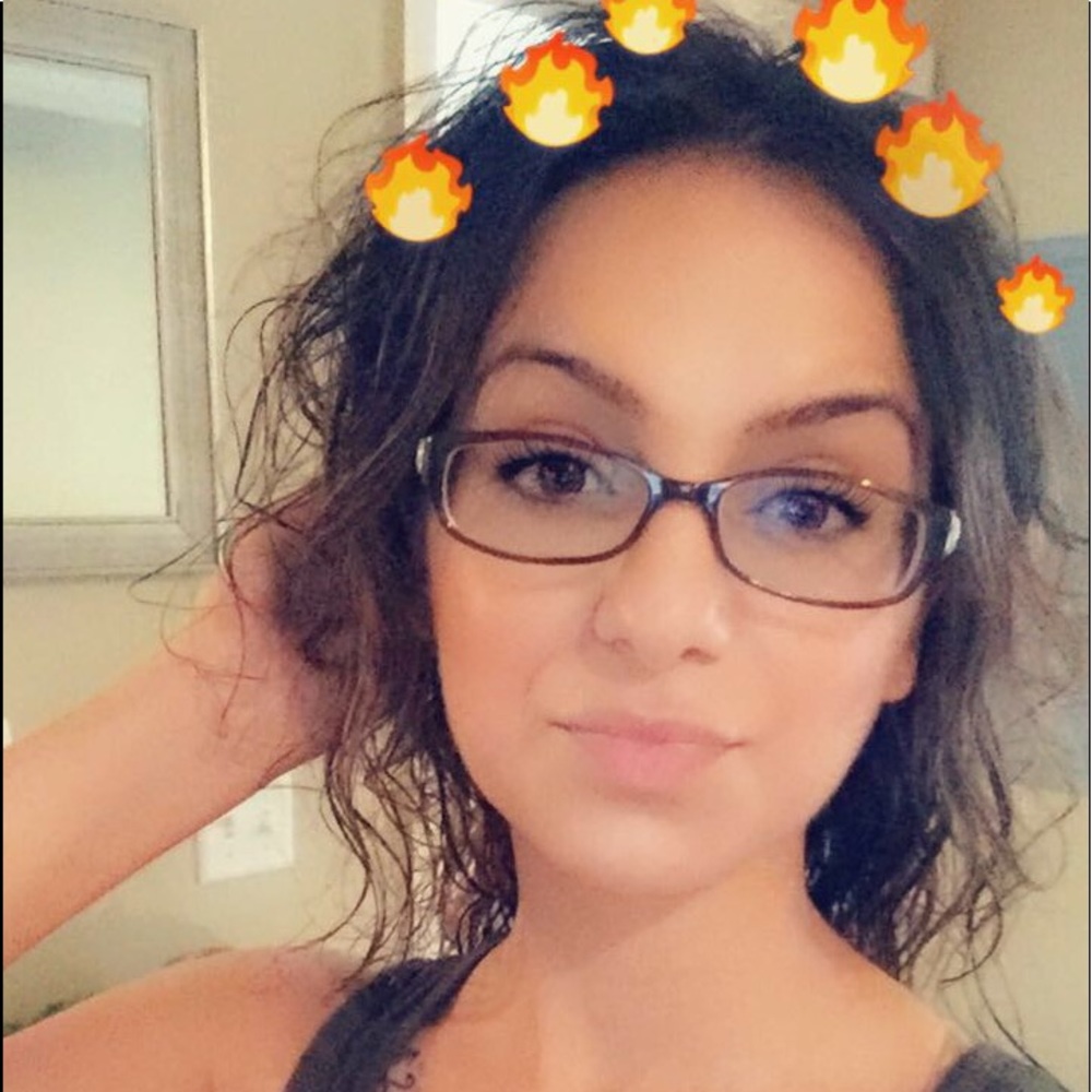 Meet your Posher, Alyx